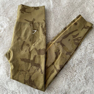 Women's Gymshark Scrunch Butt Green Camo Adapt Seamless Leggings Size S